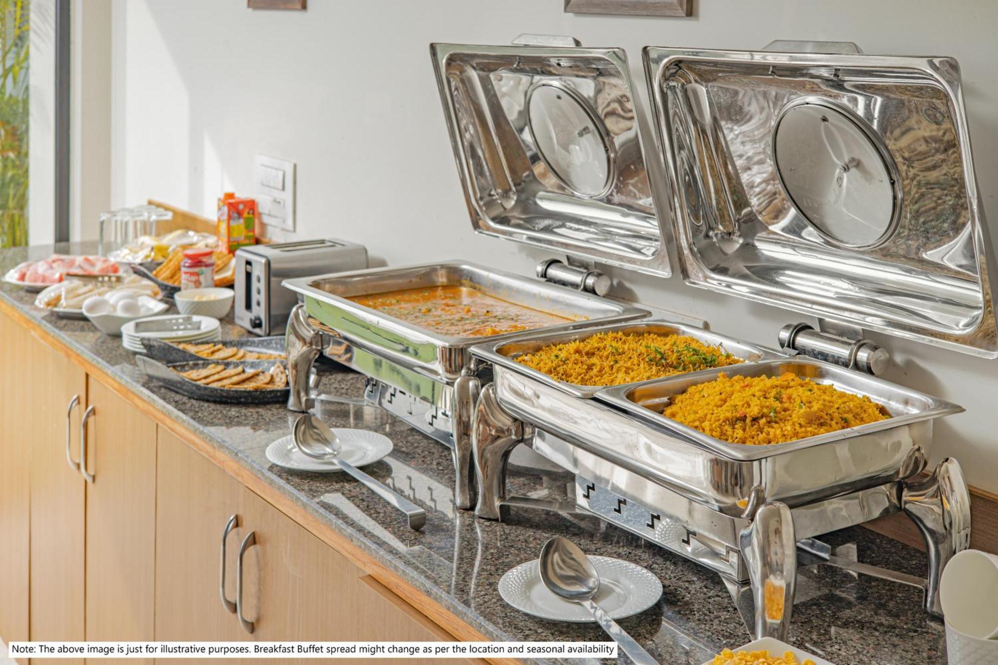 Itsy Hotels Rk Palace วาโดดารา ภายนอก รูปภาพ